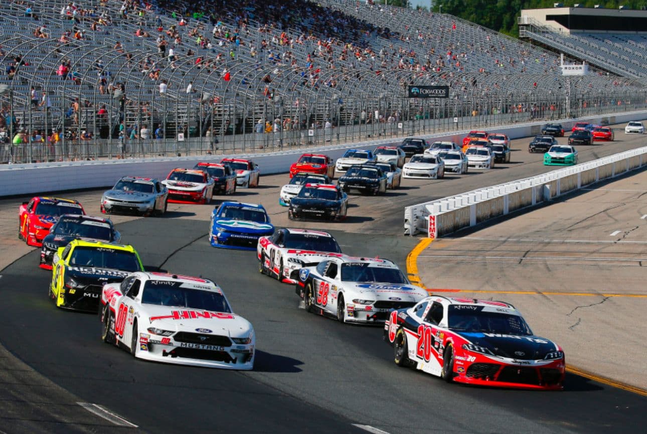 Гонка NASCAR в туре по Востоку и Югу США
