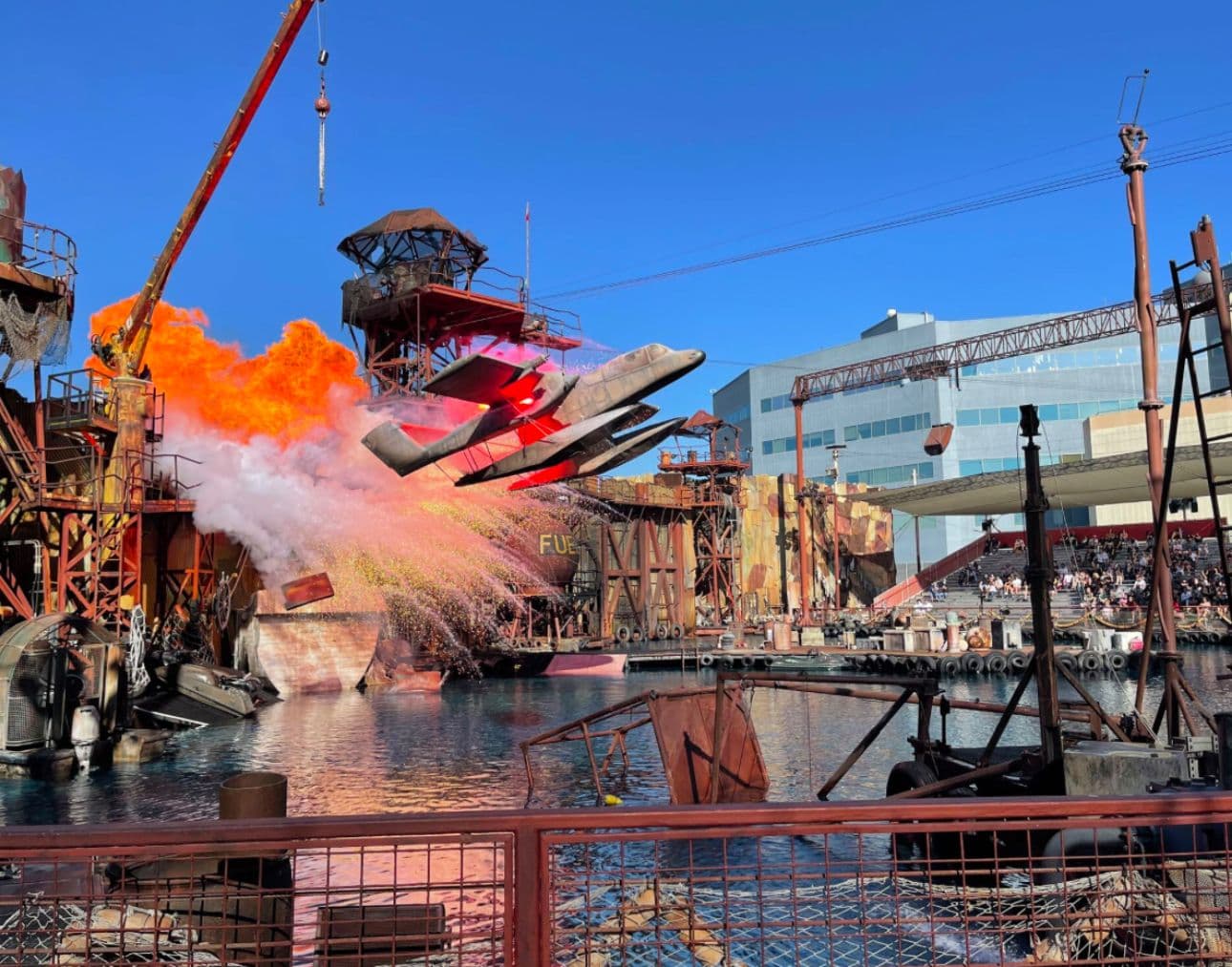 Шоу «Водный мир» в Universal Studios в туре по Востоку и Югу США