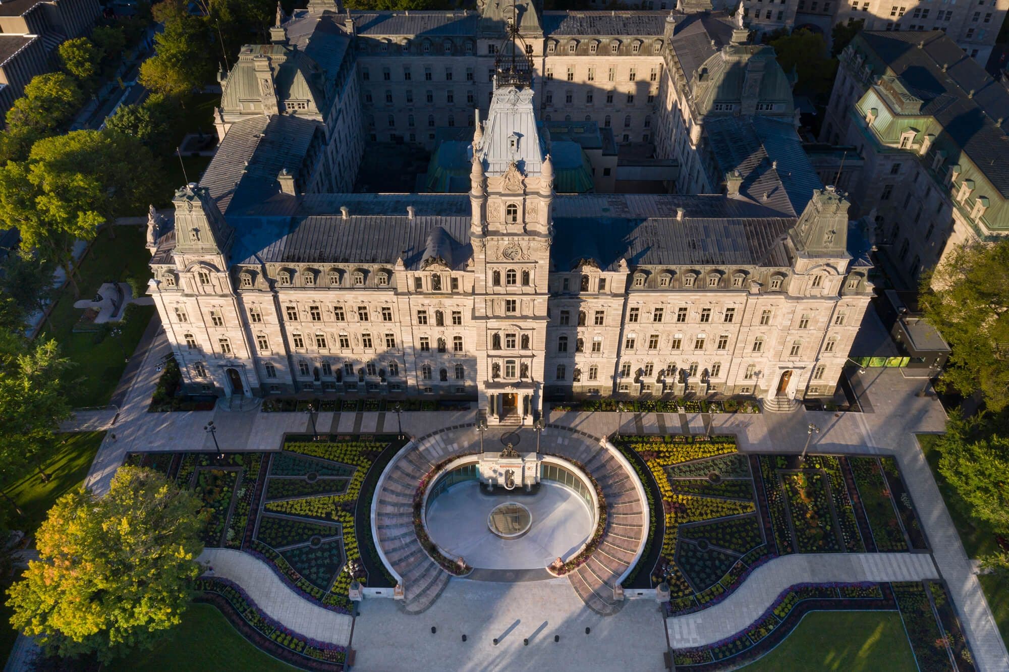 kvebekskij-parlament