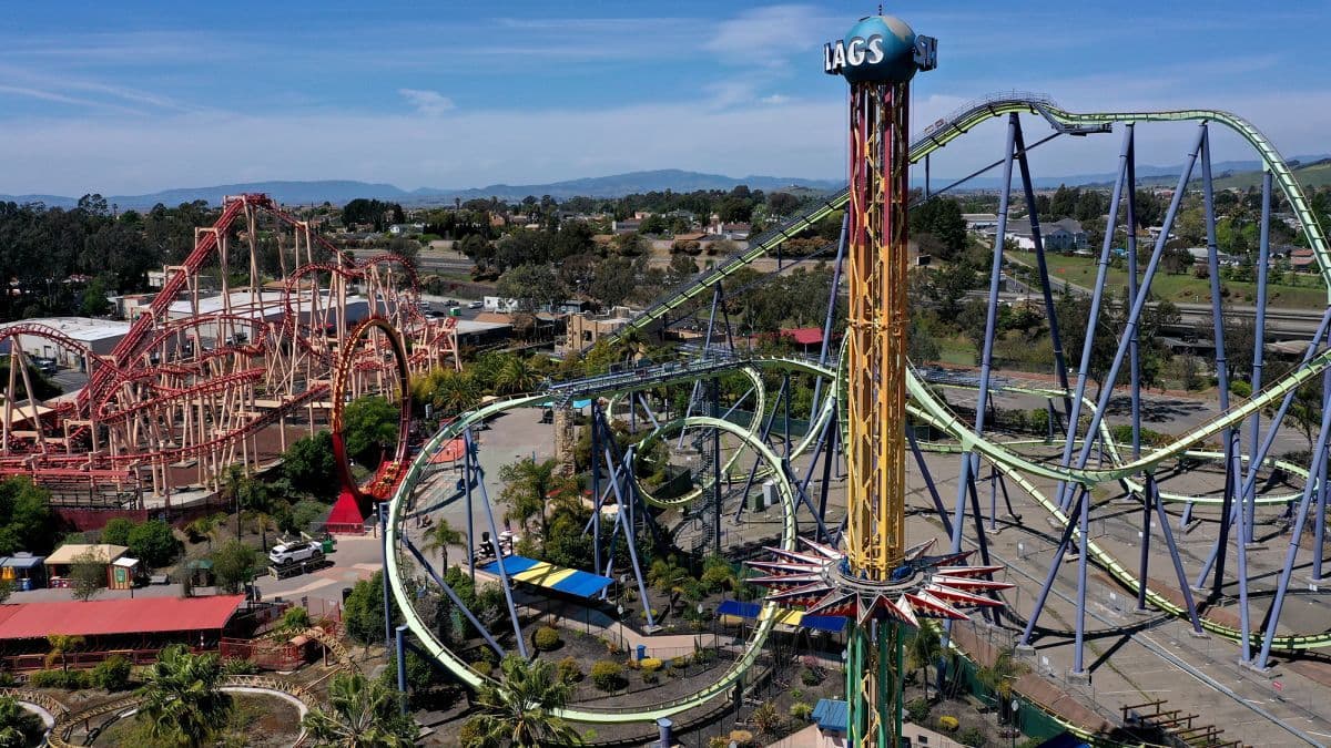 luna-park-shest-flagov-nad-tehasom