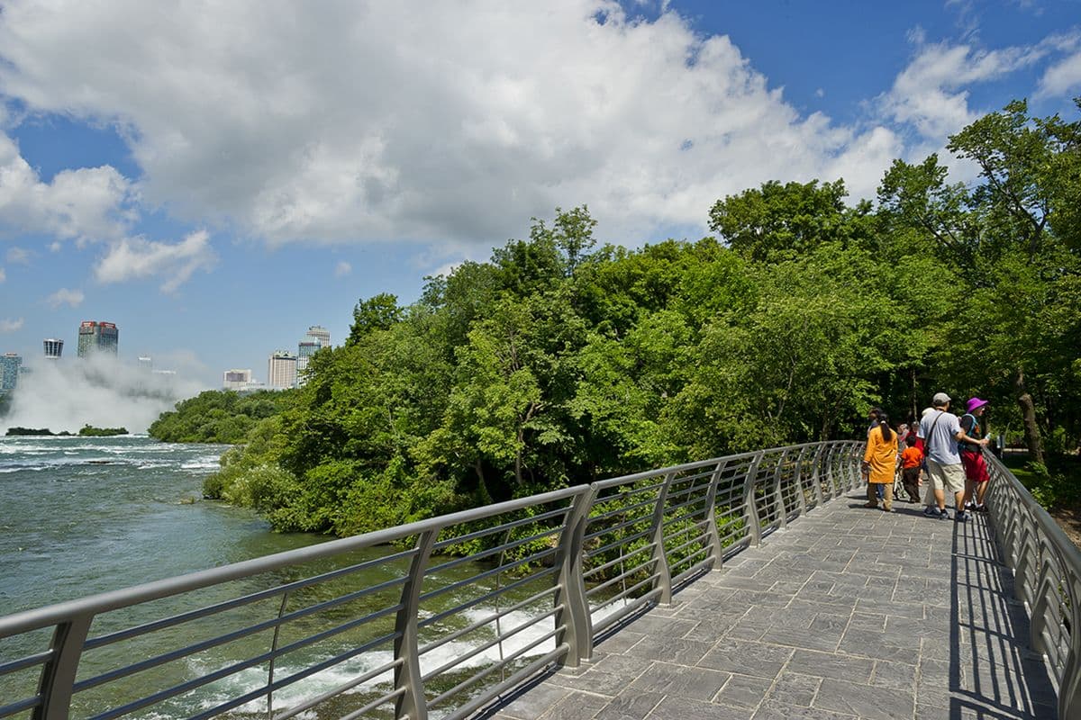 ostrov-tryoh-sestyor
