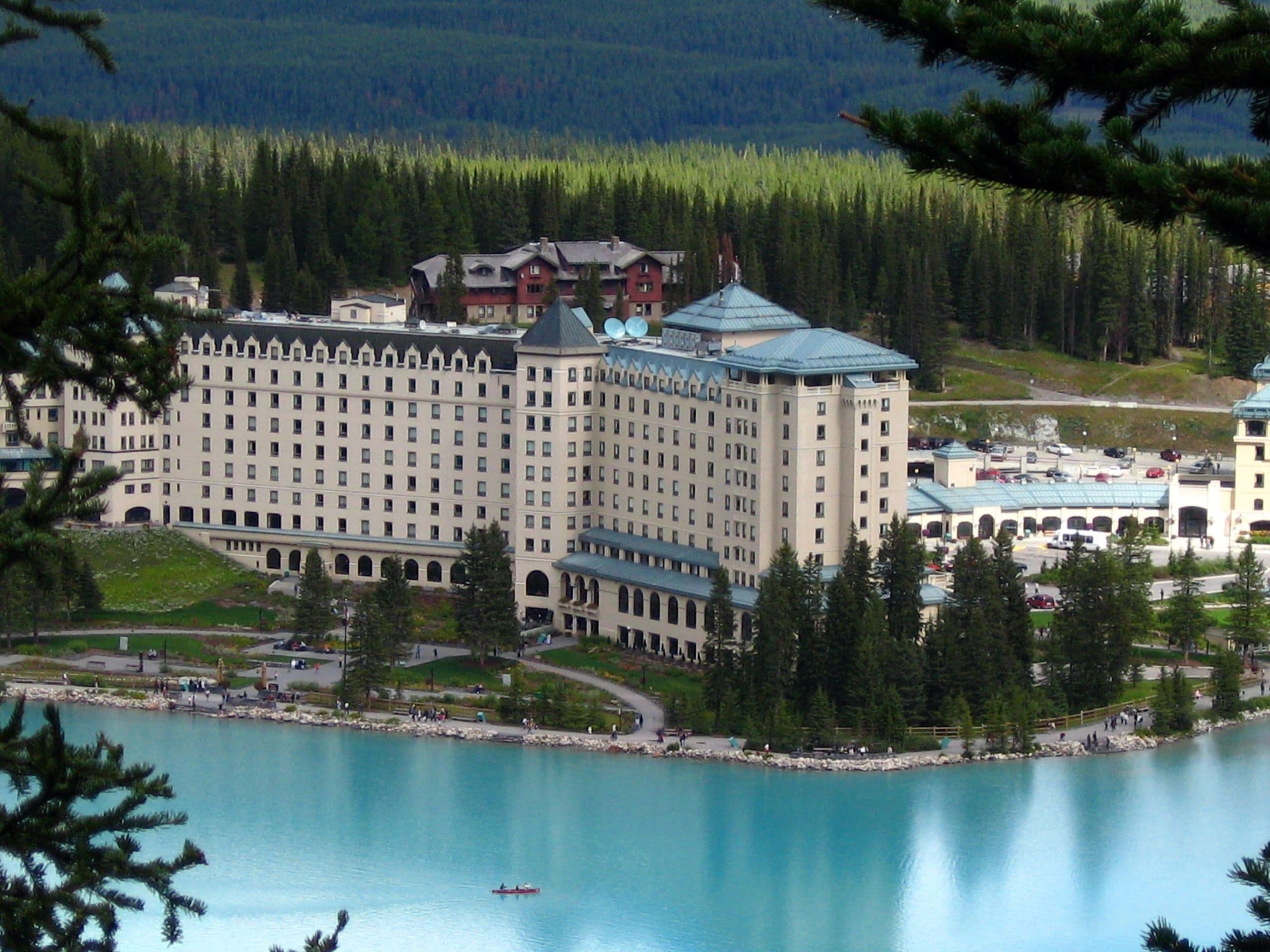 otel-fermont-shato-lejk-luiz
