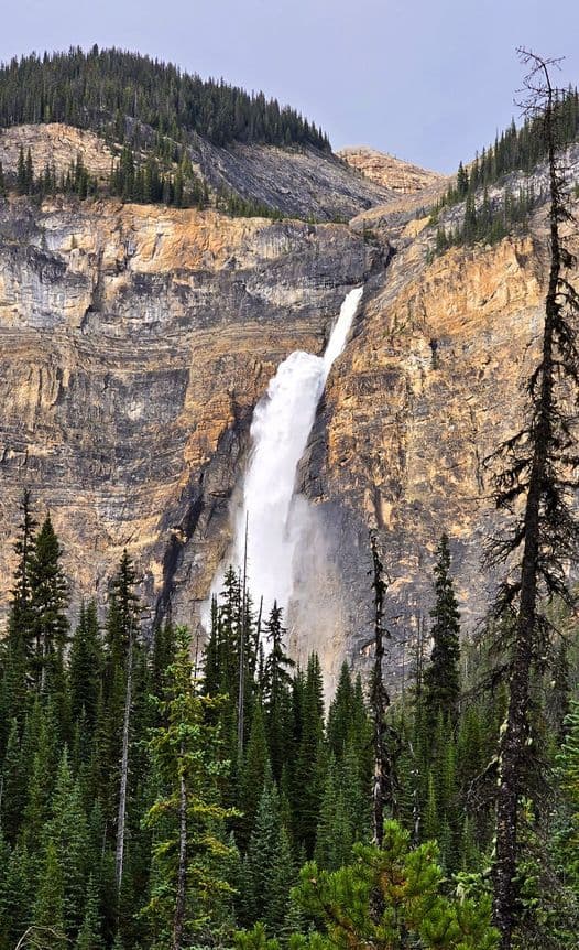 vodopad-takakkav-takakkaw-falls