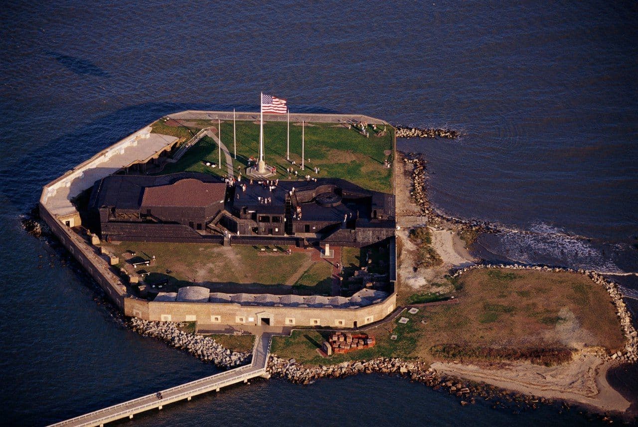 naczionalnyj-istoricheskij-park-fort-samter-i-fort-moltri